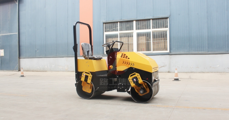 小型壓路機(jī)的詳細(xì)操作規(guī)程、技巧